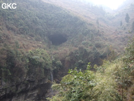 Entrée de la résurgence perchée de Dadongpiandong - 大洞偏洞 - (Suiyang 绥阳, Zunyi Shi 遵义市, Guizhou 贵州省, Chine)