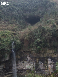 Entrée de la résurgence perchée de Dadongpiandong - 大洞偏洞 - (Suiyang 绥阳, Zunyi Shi 遵义市, Guizhou 贵州省, Chine)