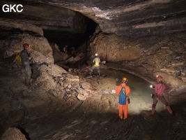 Progression dans la rivière de la Grotte de Dadongpiandong - 大洞偏洞 - (Suiyang 绥阳, Zunyi Shi 遵义市, Guizhou 贵州省, Chine)