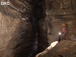 Cascatelle dans la Grotte de Dadongpiandong - 大洞偏洞 - (Suiyang 绥阳, Zunyi Shi 遵义市, Guizhou 贵州省, Chine)