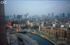 Vue sur la ville de l'éternelle printemps Kunming la capitale du Yunnan. (Kunming, Yunnan)
