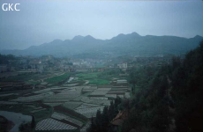 Culture maraichères à la fin du poljé de Panxian, à la sortie de la ville juste avant que la rivière ne se perde dans la grotte de Biyun dong. (Liupanshui, Panxian, Guizhou)