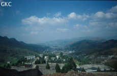 La ville de Panxian est blottie au creux des montagnes ce qui limite fortement son développement même les rivière ne sortent pas de cette cuvette. (Panxian, Liupanshui, Guizhou)