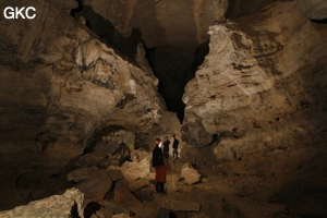 Séance topographie durant le stage de formation. Grotte de Shanwangdong 山王洞 - réseau de Shuanghedongqun 双河洞 - (Suiyang 绥阳, Zunyi Shi 遵义市, Guizhou 贵州省, Chine 中国)