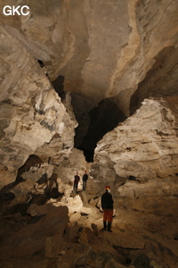 Séance topographie durant le stage de formation. Grotte de Shanwangdong 山王洞 - réseau de Shuanghedongqun 双河洞 - (Suiyang 绥阳, Zunyi Shi 遵义市, Guizhou 贵州省, Chine 中国)