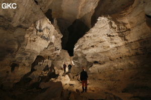 Séance topographie durant le stage de formation. Grotte de Shanwangdong 山王洞 - réseau de Shuanghedongqun 双河洞 - (Suiyang 绥阳, Zunyi Shi 遵义市, Guizhou 贵州省, Chine 中国)