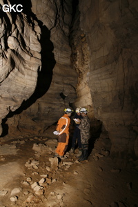 Séance topographie durant le stage de formation. Grotte de Shanwangdong 山王洞 - réseau de Shuanghedongqun 双河洞 - (Suiyang 绥阳, Zunyi Shi 遵义市, Guizhou 贵州省, Chine 中国)