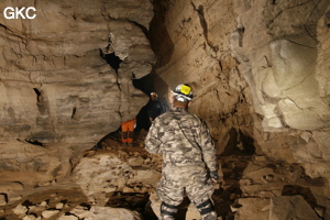 Séance topographie durant le stage de formation. Grotte de Shanwangdong 山王洞 - réseau de Shuanghedongqun 双河洞 - (Suiyang 绥阳, Zunyi Shi 遵义市, Guizhou 贵州省, Chine 中国)