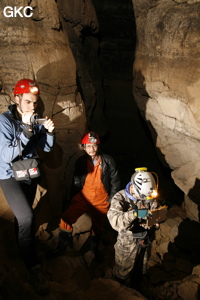 Séance topographie durant le stage de formation. Grotte de Shanwangdong 山王洞 - réseau de Shuanghedongqun 双河洞 - (Suiyang 绥阳, Zunyi Shi 遵义市, Guizhou 贵州省, Chine 中国)