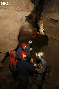 Séance topographie durant le stage de formation. Grotte de Shanwangdong 山王洞 - réseau de Shuanghedongqun 双河洞 - (Suiyang 绥阳, Zunyi Shi 遵义市, Guizhou 贵州省, Chine 中国)