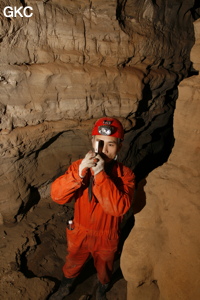 Séance topographie durant le stage de formation. Grotte de Shanwangdong 山王洞 - réseau de Shuanghedongqun 双河洞 - (Suiyang 绥阳, Zunyi Shi 遵义市, Guizhou 贵州省, Chine 中国)