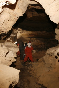 Séance topographie durant le stage de formation. Grotte de Shanwangdong 山王洞 - réseau de Shuanghedongqun 双河洞 - (Suiyang 绥阳, Zunyi Shi 遵义市, Guizhou 贵州省, Chine 中国)