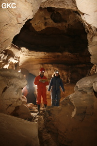 Séance topographie durant le stage de formation. Grotte de Shanwangdong 山王洞 - réseau de Shuanghedongqun 双河洞 - (Suiyang 绥阳, Zunyi Shi 遵义市, Guizhou 贵州省, Chine 中国)