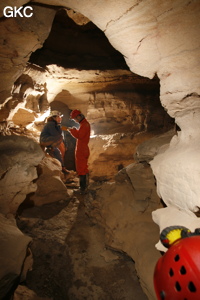 Séance topographie durant le stage de formation. Grotte de Shanwangdong 山王洞 - réseau de Shuanghedongqun 双河洞 - (Suiyang 绥阳, Zunyi Shi 遵义市, Guizhou 贵州省, Chine 中国)