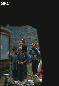 Enfants Miaos, au terminus de la route qui mène  au village de Gebong. Ziyun/Guizhou. Ziyun/Guizhou. Ziyun/Guizhou.