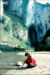 Brigitte rêve de chine au bord de la rivière Gebihe et de ses porches étagés. Ziyun Guizhou