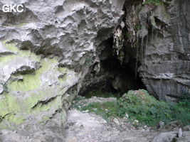 La galerie de l'entrée supérieure de la grotte de Shuidong 水洞 (Qiannan 黔南, Pingtang 平塘, Guizhou 贵州省, Chine).