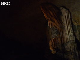 Disques dans la grotte de Shuidong 水洞  (Qiannan 黔南, Pingtang 平塘, Guizhou 贵州省, Chine).