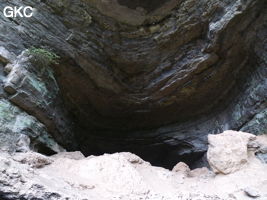 Le porche d'entrée de la grotte de Pixiaodong 皮硝洞. - réseau de Shuanghedongqun 双河洞 - (Wenquan, Suiyang 绥阳, Zunyi 遵义市, Guizhou 贵州省)