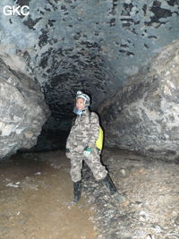 Le plafond bleu (croûtes de gypse et célestite) dans la Grotte de Pixiaodong 皮硝洞 - réseau de Shuanghedong 双河洞 - (Wenquan, Suiyang 绥阳, Zunyi 遵义市, Guizhou 贵州省, Chine 中国)