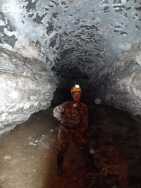 Le plafond bleu (croûtes de gypse et célestite) dans la Grotte de Pixiaodong 皮硝洞 - réseau de Shuanghedong 双河洞 - (Wenquan, Suiyang 绥阳, Zunyi 遵义市, Guizhou 贵州省, Chine 中国)