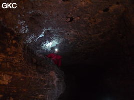 Le plafond bleu (croûtes de gypse et célestite) dans la Grotte de Pixiaodong 皮硝洞 - réseau de Shuanghedong 双河洞 - (Wenquan, Suiyang 绥阳, Zunyi 遵义市, Guizhou 贵州省, Chine 中国)