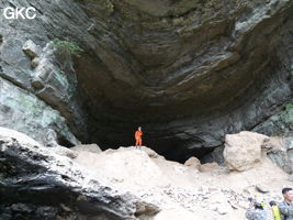 Porche d'entrée Grotte de Pixiaodong 皮硝洞 - réseau de Shuanghedong 双河洞 - (Wenquan, Suiyang 绥阳, Zunyi 遵义市, Guizhou 贵州省, Chine 中国)