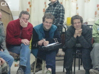 De gauche à droite  les cadres du stage de formation technique de spéléologie 2009 (Bruno Hugon, Jean Pierre Barbary, Jean Bottazzi) au cours du meeting quotidien. (Wenquan, Suiyang, Zunyi, Guizhou, Chine)
