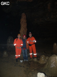 Séance topographie lors du stage de formation technique. Grotte de Dafengdong 大风洞 - réseau de Shuanghedongqun 双河洞 - (Suiyang 绥阳,  Zunyi Shi 遵义市, Guizhou 贵州省)