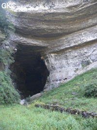 Le grand porche d'entrée de la grotte-perte de Xiadong 下洞 - réseau de Shuanghedong 双河洞 - (Wenquan, Suiyang 绥阳, Zunyi 遵义市, Guizhou 贵州省, Chine 中国) 