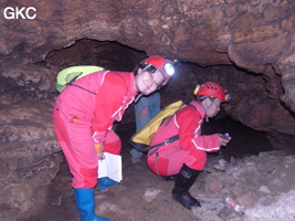 Séance topographie lors du stage de formation technique. Grotte de Dafengdong 大风洞 - réseau de Shuanghedongqun 双河洞 - (Suiyang 绥阳,  Zunyi Shi 遵义市, Guizhou 贵州省)