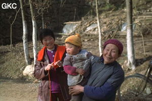 Trois générations... (Hefeng, Hubei)