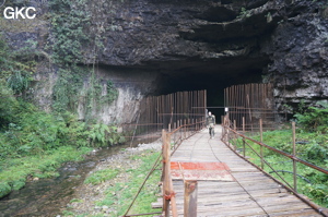 Premier travaux d'aménagement de l'entrée de la résurgence de Shuangheshuidong 双河水洞. - réseau de Shuanghedongqun 双河洞 - (Wenquan, Suiyang 绥阳, Zunyi Shi 遵义市, Guizhou 贵州省, Chine 中国)