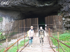 Premier travaux d'aménagement de l'entrée de la résurgence de Shuangheshuidong 双河水洞. - réseau de Shuanghedongqun 双河洞 - (Wenquan, Suiyang 绥阳, Zunyi Shi 遵义市, Guizhou 贵州省, Chine 中国)