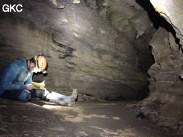 Topographie dans la Grotte de Longtanzishuidong 龙潭子水洞 (aval) - réseau de Shuanghedongqun 双河洞 - (Wenquan, Suiyang 绥阳, Zunyi Shi 遵义市, Guizhou 贵州省, Chine 中国)