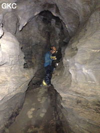 Topographie dans la Grotte de Longtanzishuidong 龙潭子水洞 (aval) - réseau de Shuanghedongqun 双河洞 - (Wenquan, Suiyang 绥阳, Zunyi Shi 遵义市, Guizhou 贵州省, Chine 中国)