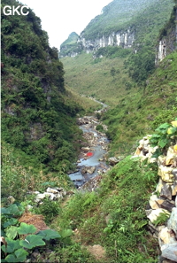 La rivière Gaolu juste avant de disparaître dans la perte de ShuiluoDong (Xingchang, Liuzhi, Guizhou)