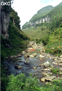 La rivière Gaolu juste avant de disparaître dans la perte de ShuiluoDong (Xingchang, Liuzhi, Guizhou)