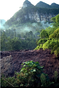 En cette fin d'après midi le temps semble arrété dans le petit village Miao de Gaolu. (Xingchang Liuzhi Guizhou).
