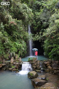 L'entrée de la grotte-résurgence de Xiangshuidong 响水洞 - réseau de Shuanghedong 双河洞 - (Suiyang 绥阳, Zunyi 遵义市, Guizhou 贵州省, Chine).