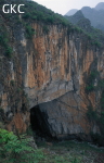 Le proche d'entrée de la perte de la rivière Gedahe (Gedahe Luoshuidong)  (Panxian, Liupanshui, Guizhou).