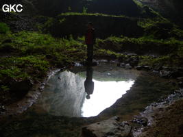 Galerie d'entrée à contre jour grotte de Laoyingwodong - 老鹰窝洞 (Santang 三塘, Zhijin 织金, Bijie Diqu 毕节地区, Guizhou 贵州省, Chine)