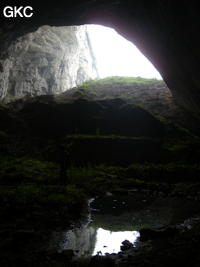 Galerie d'entrée à contre jour grotte de Laoyingwodong - 老鹰窝洞 (Santang 三塘, Zhijin 织金, Bijie Diqu 毕节地区, Guizhou 贵州省, Chine)