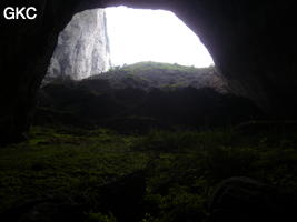 Galerie d'entrée à contre jour grotte de Laoyingwodong - 老鹰窝洞 (Santang 三塘, Zhijin 织金, Bijie Diqu 毕节地区, Guizhou 贵州省, Chine)