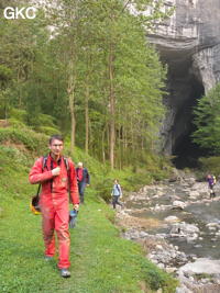 Porche d'entrée de la grotte-perte de Laoyingyan - 老鹰 (Santang 三塘, Zhijin 织金, Bijie Diqu 毕节地区, Guizhou 贵州省, Chine)