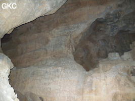Puits (10 m ?) non descendu avec bruit d'eau au fond, Grotte de Pusadong 菩萨洞. (Pingtang 平塘, Qiannan 黔南, Guizhou 贵州省, Chine 中国)