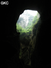 Sur les vires avant le tiankeng de Houzitiankeng 猴子天坑 - Réseau de Houzidong - 猴子洞 (Santang 三塘, Zhijin 织金, Bijie Diqu 毕节地区, Guizhou 贵州省, Chine)