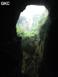 Sur les vires avant le tiankeng de Houzitiankeng 猴子天坑 - Réseau de Houzidong - 猴子洞 (Santang 三塘, Zhijin 织金, Bijie Diqu 毕节地区, Guizhou 贵州省, Chine)