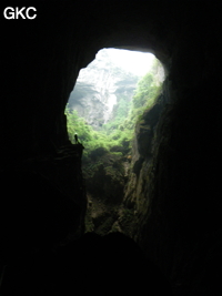 Sur les vires avant le tiankeng de Houzitiankeng 猴子天坑 - Réseau de Houzidong - 猴子洞 (Santang 三塘, Zhijin 织金, Bijie Diqu 毕节地区, Guizhou 贵州省, Chine)