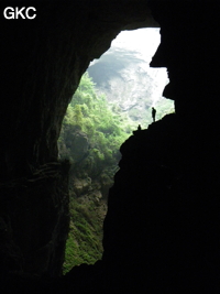 Sur les vires avant le tiankeng de Houzitiankeng 猴子天坑 - Réseau de Houzidong - 猴子洞 (Santang 三塘, Zhijin 织金, Bijie Diqu 毕节地区, Guizhou 贵州省, Chine)